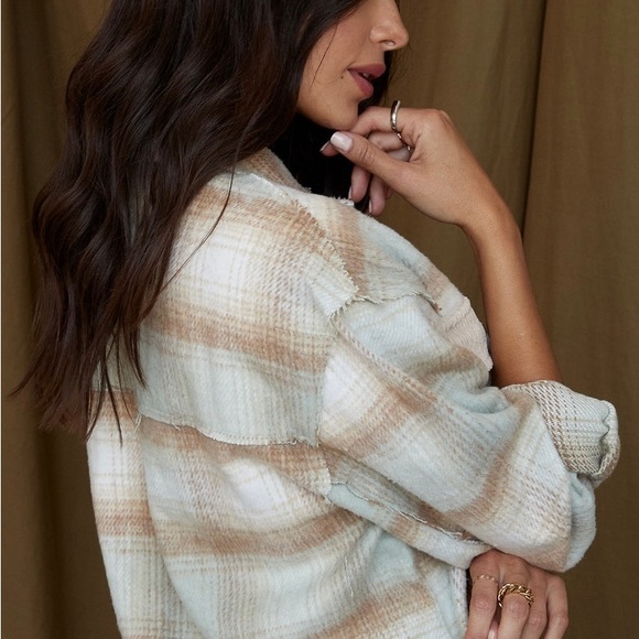 Tan plaid flannel jacket - Picture 6 of 9